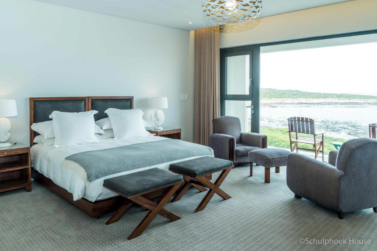 Schulphoek Seafront House Hermanus Extérieur photo A bedroom at the hotel